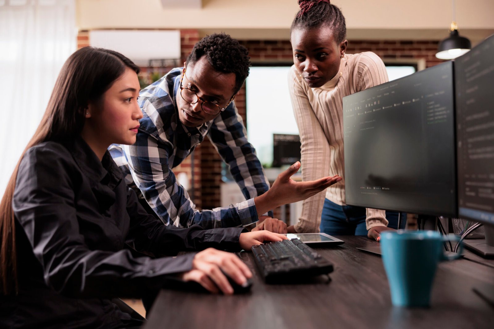 Pour les TPE et PME, l'IA apporte une dimension scientifique au marketing traditionnel, permettant de réaliser des économies substantielles tout en maximisant l’impact des initiatives publicitaires. 