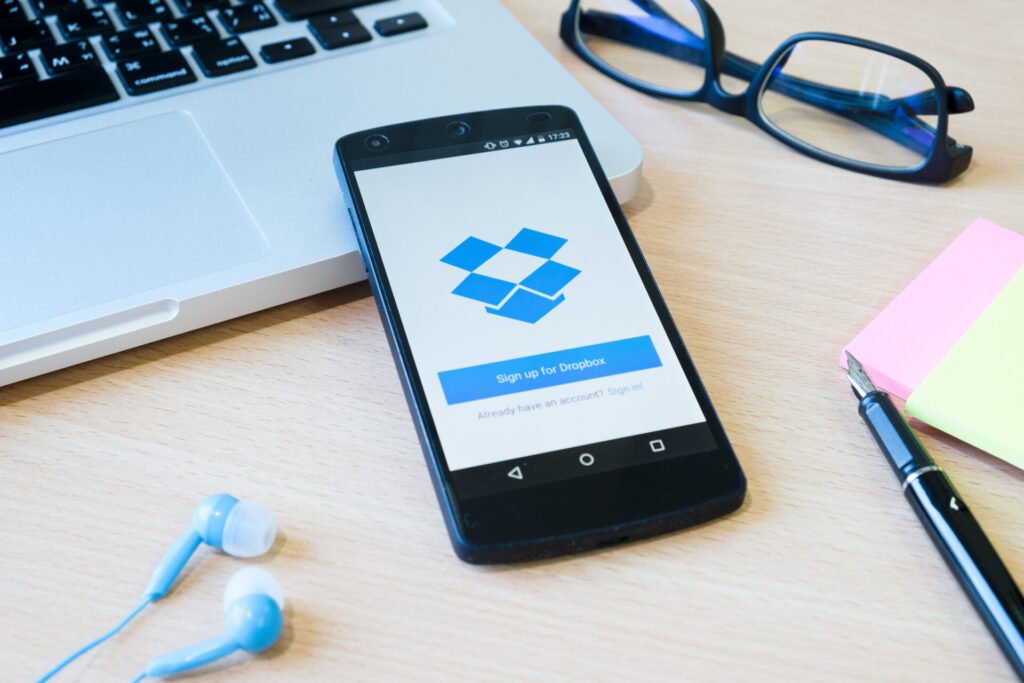 Dropbox représente un cas d'école en matière de parrainage réussi dans l'univers des services numériques. 
