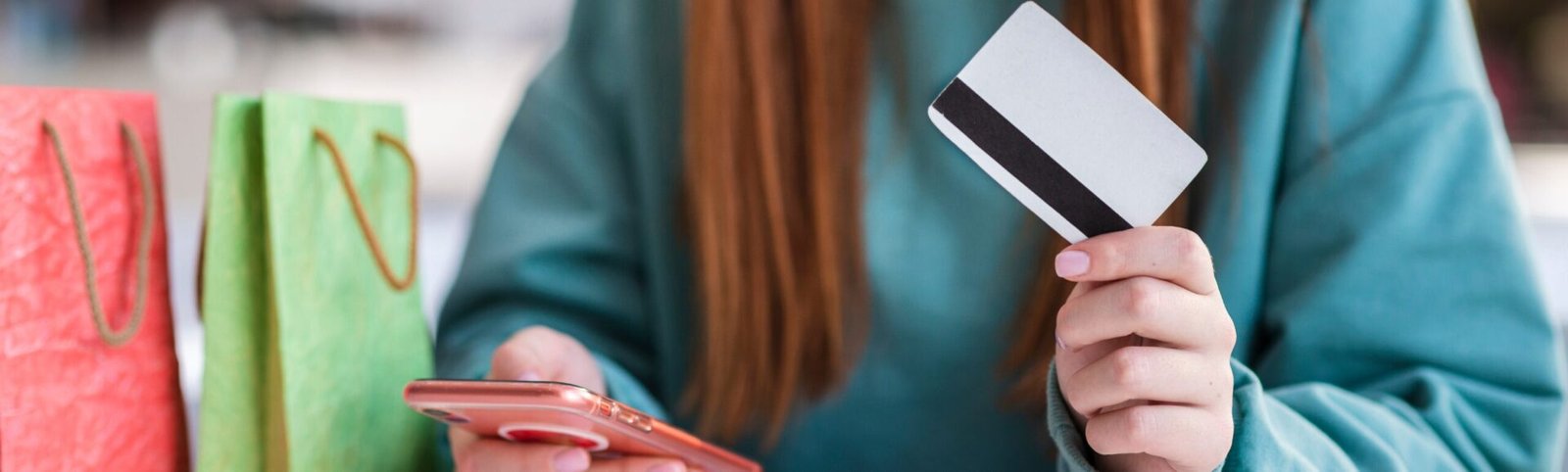 Une personnalisation réussie doit s’exprimer sur l’ensemble des canaux de contact avec le client. 

Cela signifie que les préférences et données d’un membre de programme doivent être partagées et utilisées à la fois en ligne (site web, emails, application mobile) et en point de vente physique.