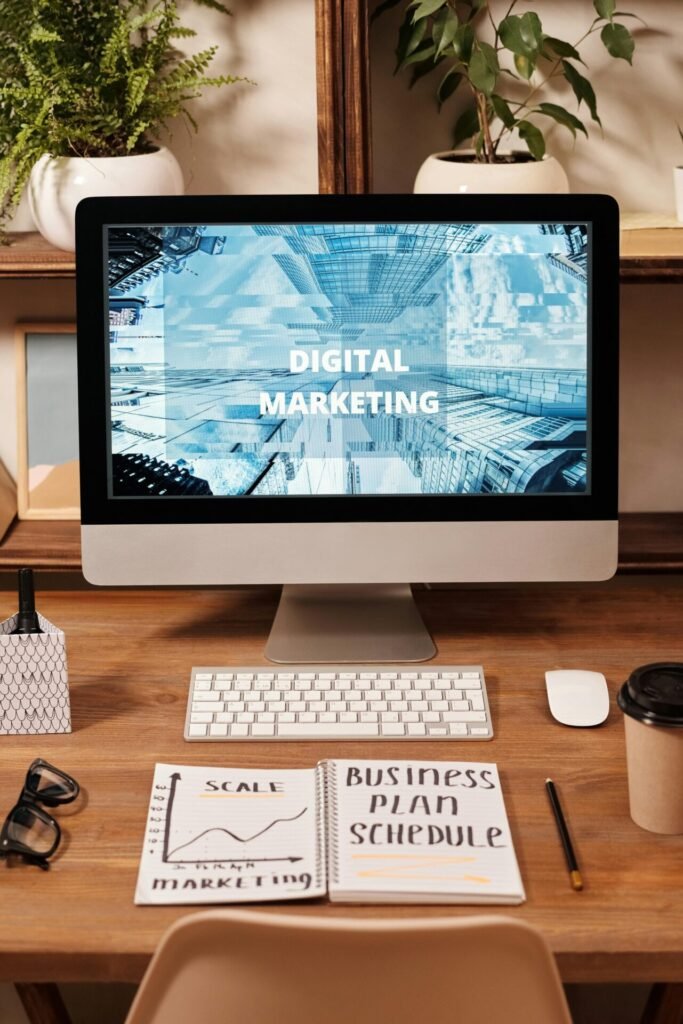 Selon votre activité, vous pouvez détailler d’autres aspects du marketing digital : le marketing d’influence (collaborer avec des influenceurs/blogueurs de votre niche pour gagner en visibilité), le référencement local (important si votre entreprise a une dimension géographique, pour apparaître dans Google Maps), ou encore le marketing événementiel en ligne (webinaires, événements virtuels pour promouvoir votre offre​).
