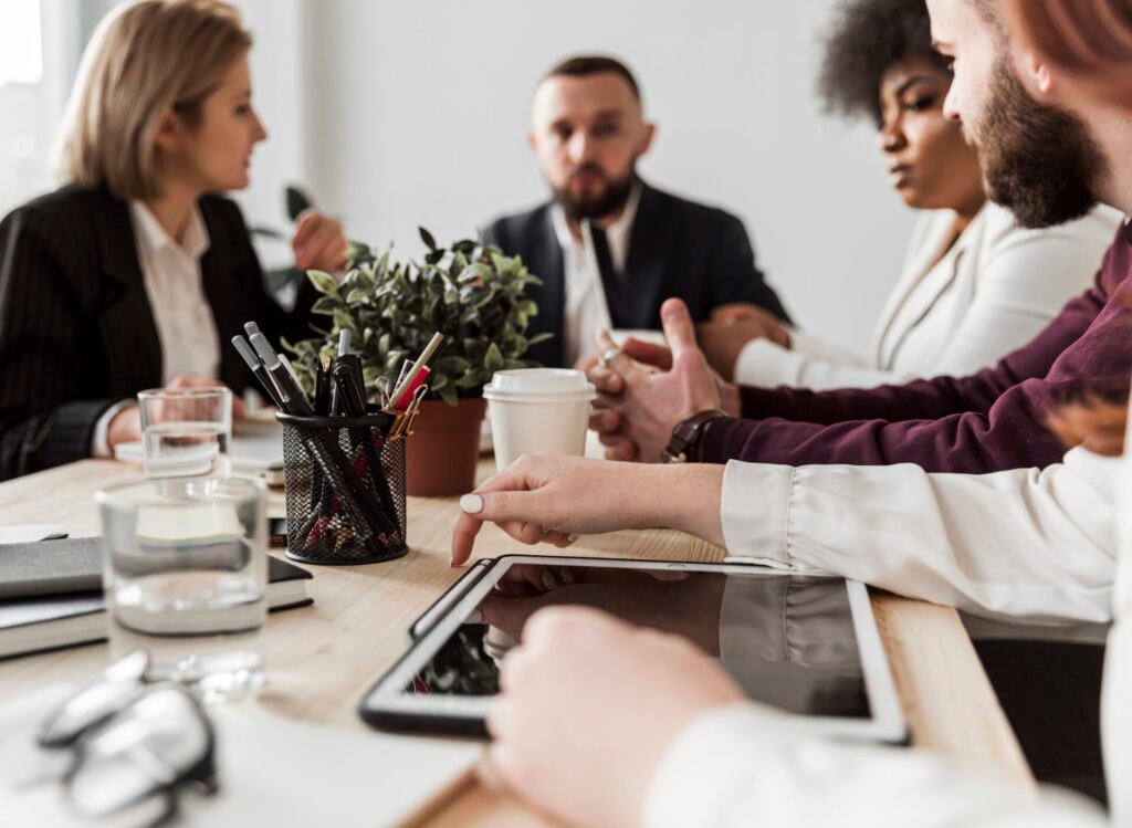 Les programmes de fidélité éco-responsables représentent une formidable opportunité pour les grandes entreprises B2B de consolider leur réputation, d’accroître la confiance de leurs partenaires et de se différencier sur des critères durables. 